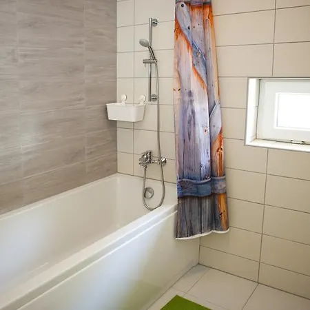 Apartment Nagyhegyi Apartman *